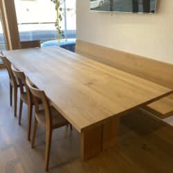 Eichentisch und Eichenbank
